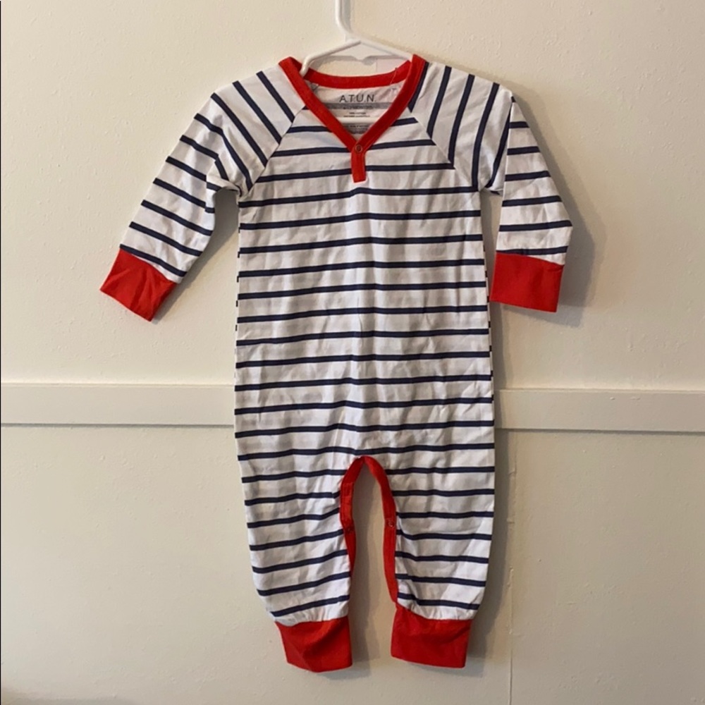 ⭐️NWT Striped Onesie [6-12 months]